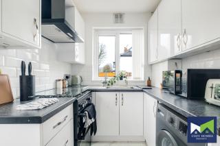 Modern-Family-Contractors-Netflix-Fast Wifi-Private Parking-NEC-HS2-JLR - Birmingham - 1
