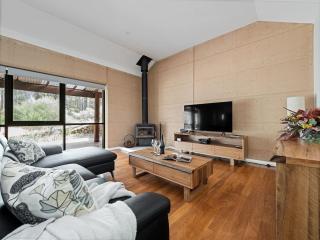 Jarrah Grove Forest Retreat - Adults Only Luxury Chalet - Rosa Glen - 4
