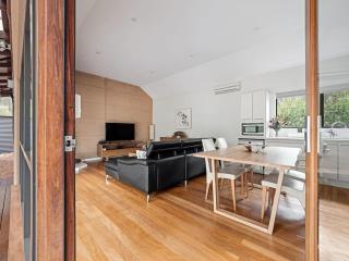 Jarrah Grove Forest Retreat - Adults Only Luxury Chalet - Rosa Glen - 2