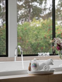 Jarrah Grove Forest Retreat - Adults Only Luxury Chalet - Rosa Glen - 6