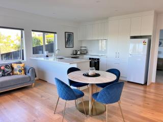 Sensational Rest - Auckland - 1