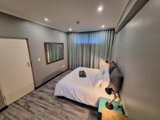 S2 Stoked Apartment - Muizenberg - 6