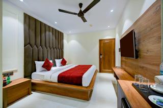 Hotel Surya Plaza Near New Delhi Railway Station and Connaught Place - 1