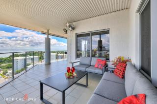 Penthouse Vibes Amazing Views from Top Floor - 4