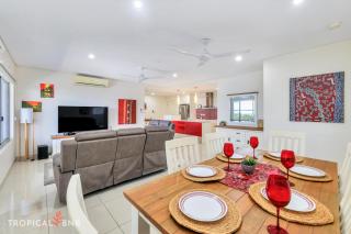 Penthouse Vibes Amazing Views from Top Floor - 2