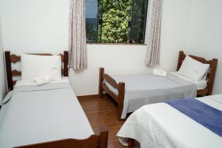 Casa com piscina vista para lago, 03 quartos confortáveis - Capitólio - 1