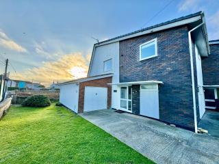 Beach Retreat-3 Bed-Pet friendly-Central location - Trearddur - 0