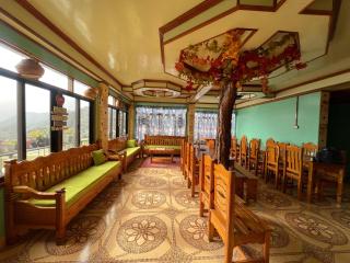 Catlin's Cabin and Cafe - 4