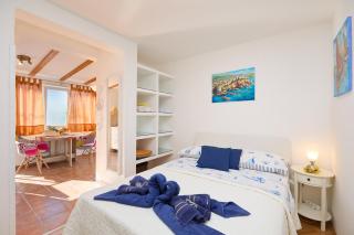Sunny Charming Apartment - 8