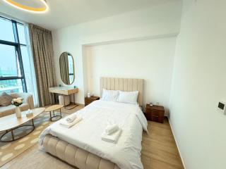 Modern Studio Living in JVC's Regina Tower - 0