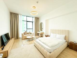 Modern Studio Living in JVC's Regina Tower - 4