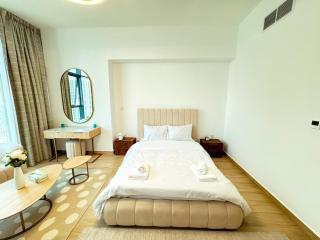 Modern Studio Living in JVC's Regina Tower - 1