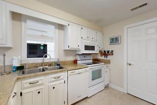 West Fenwick --- 39110 Van Buren Ave - 2