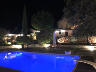 Propriété : 300 M² + (25 M² d'annexe / Pool House) sur 5 ha boisé à 10' d'Aix en Provence - Beaurecueil - 9