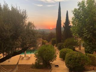 Propriété : 300 M² + (25 M² d'annexe / Pool House) sur 5 ha boisé à 10' d'Aix en Provence - Beaurecueil - 8