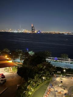 Luxurious Home by the beach in the Palm Jumeirah - 1