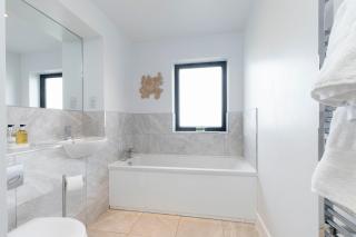 Elliot Oliver - The Old Surgery - Stunning 4 Bedroom Home With Parking In Cheltenham - Cheltenham - 1