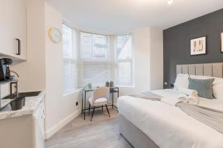 Sleek Cityscape, Modern Studio with Kitchenette - Londen - 5