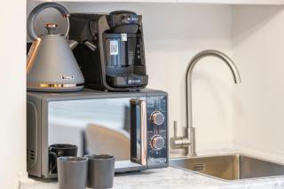 Sleek Cityscape, Modern Studio with Kitchenette - Londen - 4