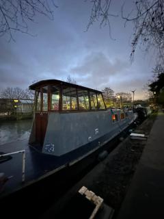 London Dutch Barge - Sleeps 3 & Cosy Fireplace - Londra - 0