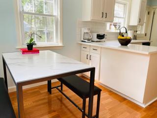 Spacious 3 bedroom house 45mins to NYC great hotel alternative for big group - 1