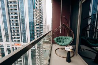 MBL Royal Luxury 1BR on High Floor - 4