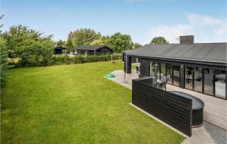 Gorgeous Home In Glesborg With Wifi - 2