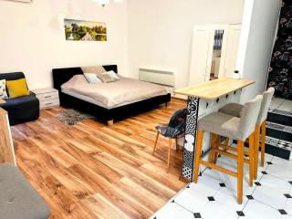 DOB71-Cozy flat in the center of Budapest- Recently Renovated - Budapest - 0