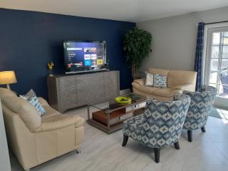 Luxury Villa Bermuda - South Facing Heated Pool Waterfront Property - Cape Coral - 3