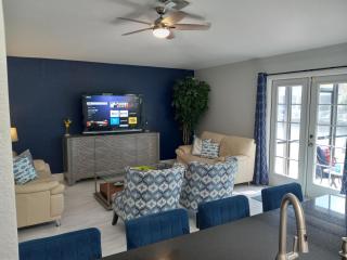 Luxury Villa Bermuda - South Facing Heated Pool Waterfront Property - Cape Coral - 2