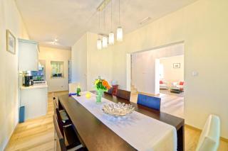 Villa Demetra mit zauberhafter Aussicht, 8 Personen, Infinity Pool, Billiard, Tischtennis - Motovun - 1