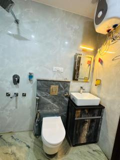 Frankstay By Hotel Samrat Residency 10 Mints Walking Distance Nizamuddin Railway Station - 4