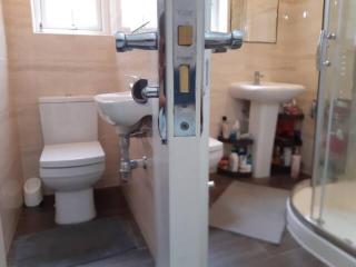 Double room in A Specious House in Seven Sisters - London - 1