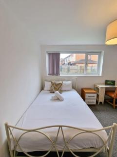Lovely Kirkby Flat by City SuperHost - 8