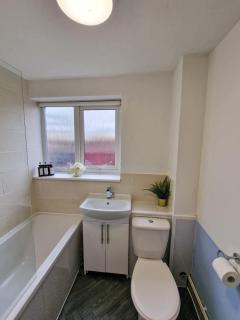 Lovely Kirkby Flat by City SuperHost - 1