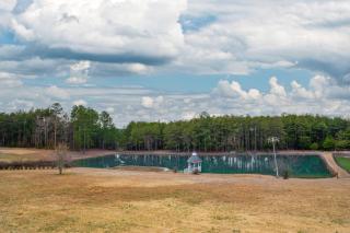 Fall Foliage Retreat Hot Tub and Pond Deck - 6