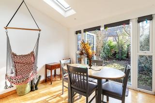 Stylish & Spacious 3-Bed Home in Vibrant Bow - Londra - 2