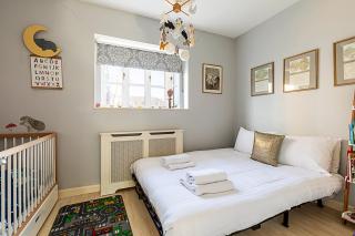 Stylish & Spacious 3-Bed Home in Vibrant Bow - 7