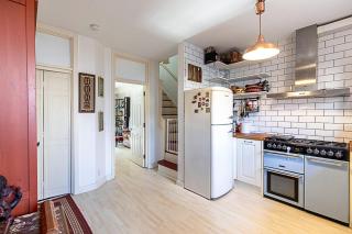 Stylish & Spacious 3-Bed Home in Vibrant Bow - Londra - 4