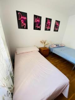 Habitaciones cómodas en la mejor zona de granada - Granada - 1
