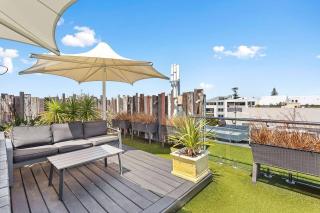 E1 - Hotel-Style Room with Study Corner - Perth - 3