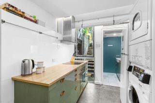 E1 - Hotel-Style Room with Study Corner - Perth - 5