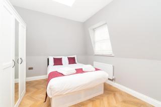 Modern Two-Bedroom Apartment in Paddington - London - 1