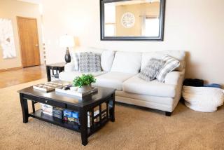 Your Cozy Retreat Awaits! Golf, Swim, Ping Pong! - Omaha - 1