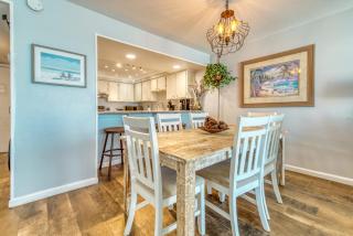 Beach House Condominiums C303 - Beachfront with Pool, WiFi, & Beach Service - Destin - 2