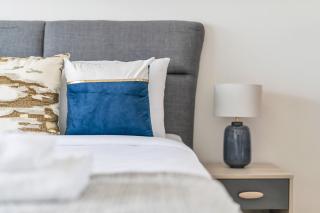 Lovely 1BR flat wBalcony Gym & Pool in JVC - 4