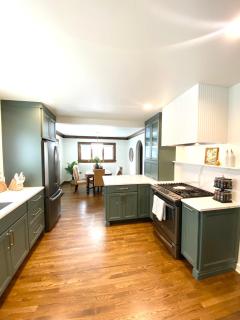 Luxe & Serene Gem, Arches Cottage Retreat - Grand Rapids - 6