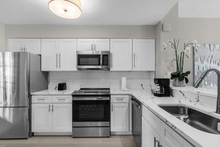 2 Bedroom Condo 6403 - 6