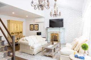 Fully Private 3 bdrm Suite The Winchester - Burlington - 0