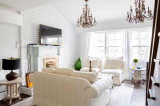 Fully Private 3 bdrm Suite The Winchester - Burlington - 5